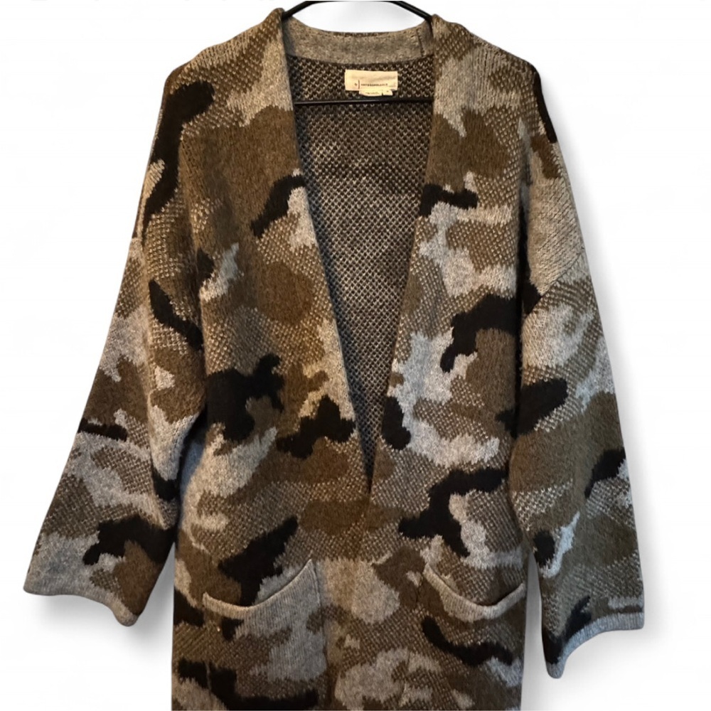 Anthropologie Vera Camo Gray and Green Camouflage cardigan Medium